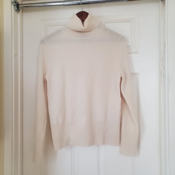 Banana Republic Sweaters - Pure Cashmere Sweater